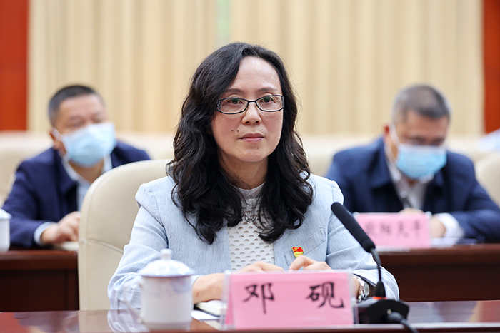 邓砚书记在全区高校党的建设工作会议上作典型的发言